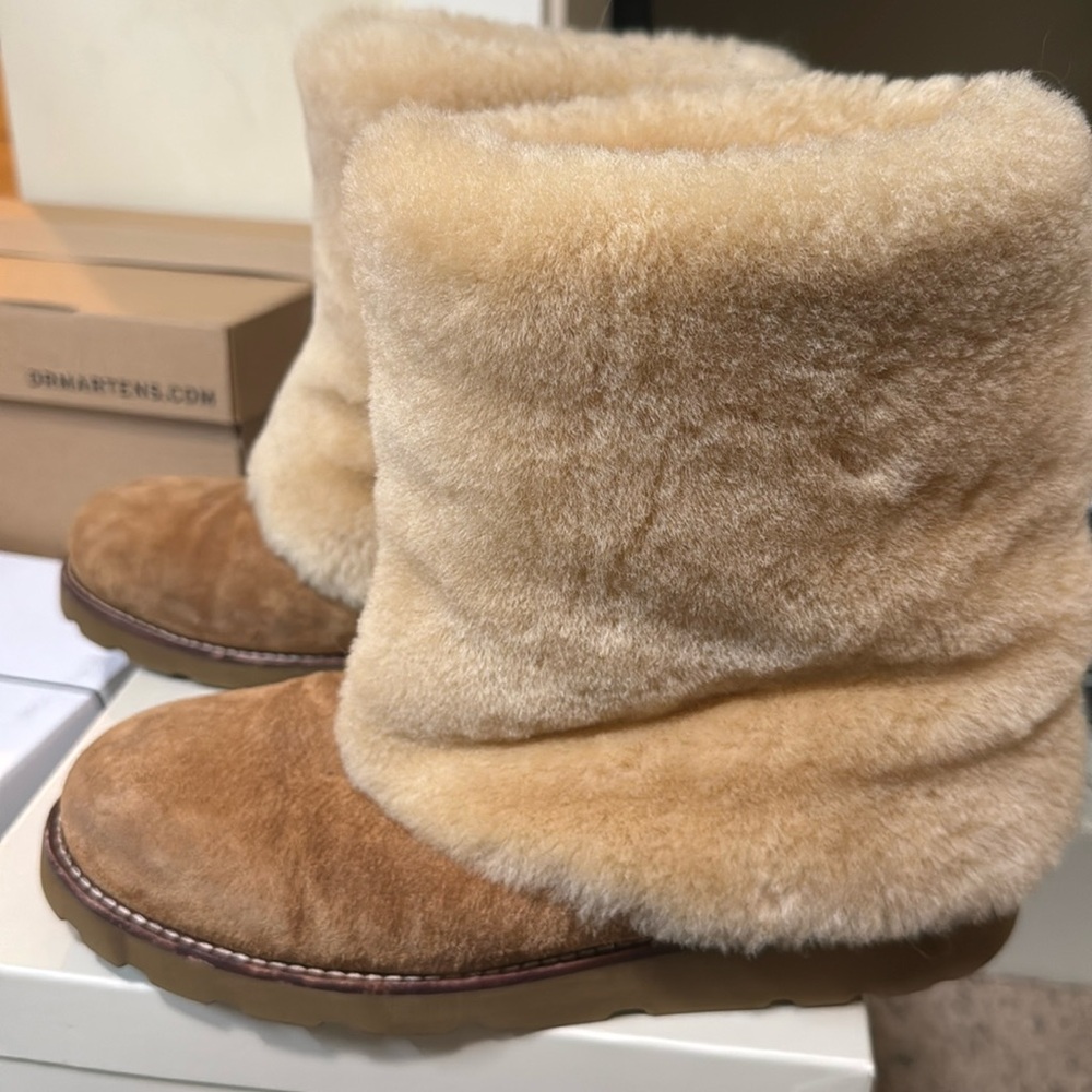 Ugg Maylin shearling boots women’s size 9